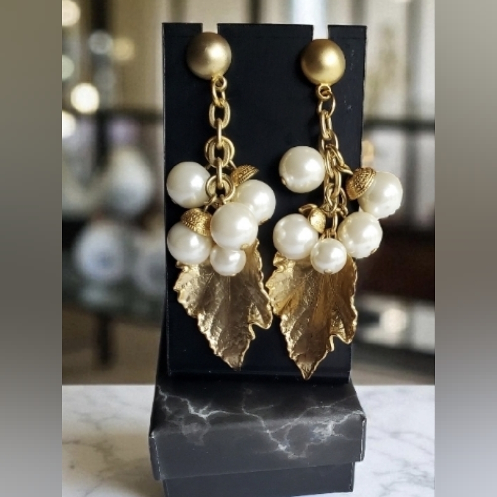 Vtg. Style Cluster Faux Pearls Earrings